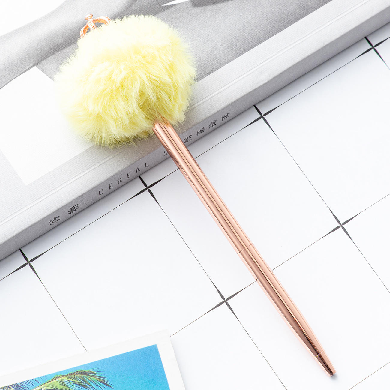 มงกุฎลูกบอลสีเหลือง