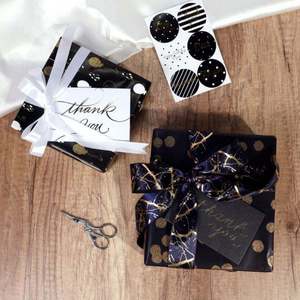 กระดาษห่อของขวัญลายดอกไอริส ยี่ห้อ New Jude Lyjenny แบบใช้แล้วทิ้ง เคลือบซิลิโคน กระดาษอาร์ตเวอร์จิ้น 80 แกรม ขนาด 43*300 ซม. แบบม้วน - Product Image 6