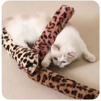 Mainan Bantal Panjang Bentuk Kucing Berbahan Plush Tie-Dye, Tongkat Penggoda, Dapat Digigit, Isi Catnip, Mainan Interaktif yang Menenangkan, Penghilang Kebosanan