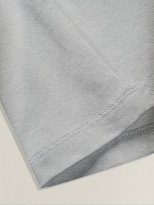 Camiseta Unisex 'El Mejor Papá del Mundo' con Gráfico Retro de Puño, Estampado Vintage a Rayas, Color Gris Jaspeado, Informal, Corta, 100% Algodón Orgánico - Product Image 4