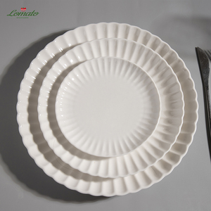 Service de table en porcelaine blanche gaufrée en forme de pétale, 24/36/48 pièces, pour hôtels et restaurants, avec logo personnalisé, coffret cadeau, vente en gros - Product Image 5