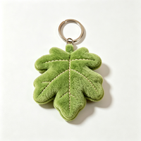 Porte-clés en peluche en forme de feuille, accessoire de sac de mode en gros, personnalisable pour cadeau, jouets porte-clés en peluche sur mesure