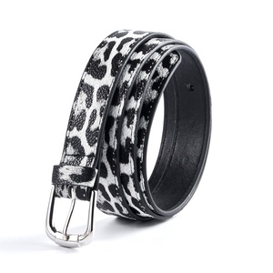 ホットセール　クリエイティブ　レディースメンズ　細ベルト　ファッションデニム装飾　レトロPUベルト　幅2.5cm　牛革風　黒白　レオパード柄ベルト - Product Image 4
