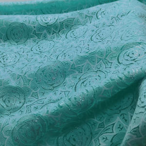 82% विस्कोज़ 18% पॉलिएस्टर फीता फूल 3 डी डिजाइन वेडिंग ड्रेस स्कर्ट कपड़े के टुकड़े टुकड़े टुकड़े और जैक्वार्ड बुना हुआ सादा रंग - Product Image 1