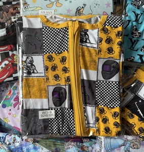 Pijamas de Bambu para Meninas Prontos para Envio, Impressões de Personagens Mais Vendidas, Caixa Misteriosa com Estilos Aleatórios para Crianças - Product Image 5