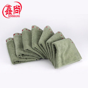 Serviette en coton vert militaire 35x85 cm avec étoiles rouges pour la formation militaire des étudiants et le team building - Product Image 2