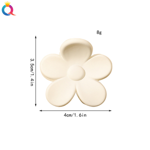 QIYUE <span class=keywords><strong>Pince</strong></span> à <span class=keywords><strong>cheveux</strong></span> pour femmes de <span class=keywords><strong>petite</strong></span> taille en forme de fleur en plastique mat <span class=keywords><strong>crabe</strong></span>-Accessoires pour <span class=keywords><strong>cheveux</strong></span> en gros - Product Image 3