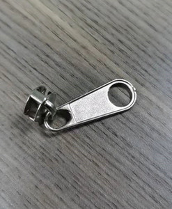 Machine d'assemblage de curseurs de sacs à bagages KYY, Machine à fabriquer les curseurs de fermetures éclair sans verrouillage, Prix de la machine à fabriquer les fermetures éclair - Product Image 4