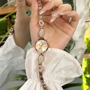 นาฬิกาข้อมือผู้หญิงปี 2026 ดีไซน์หรูหราแบบมินิมอล ขนาดเล็ก สวยงาม ทันสมัย ระดับไฮเอนด์ ระบบควอตซ์ - Product Image 1