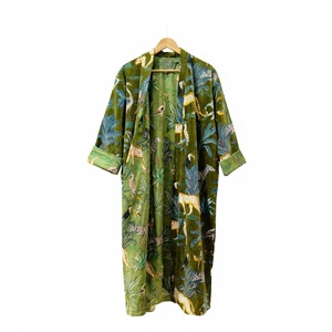 Robe kimono en velours vert à imprimé animal, robe kimono écologique à manches longues, robe d'été pour femmes, robe à nouer - Product Image 1