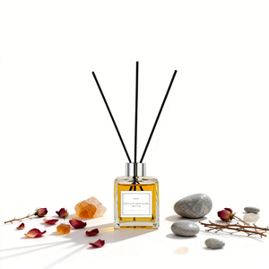 Bouteille en <span class=keywords><strong>verre</strong></span> carrée transparente de haute qualité 50ml 100ml 150ml 200ml vide pour huiles essentielles d'aromathérapie et diffuseurs à bâtonnets pour la maison - Product Image 1