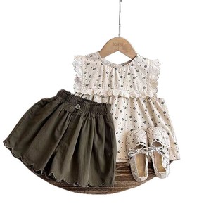 Conjunto Floral Nuevo para Niñas Cowboy 2026, Estilo Bosque, Top de Manga Corta con Estampado Floral Pequeño y Pantalones Cortos Ondulados, Ropa Infantil de Comercio Exterior - Product Image 1