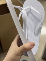 Vente en gros de tongs blanches en PVC légères pour l'été, promotionnelles pour les événements et les hôtels, avec gravure laser gratuite