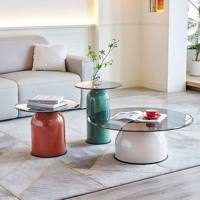 Ensemble de tables basses en métal de style moderne et luxueux avec plateau en verre, design minimaliste, tables d'appoint haut de gamme