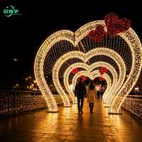 Décoration lumineuse LED extérieure commerciale en forme d'arche de cœur pour mariage, événement de la Saint-Valentin, centre commercial, spot photo