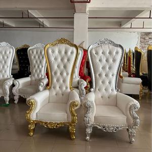 Koninklijke luxe gouden en witte gecarved troonstoelen voor koning en koningin, bruiloftbanken voor feestelijke evenementen - Product Image 1