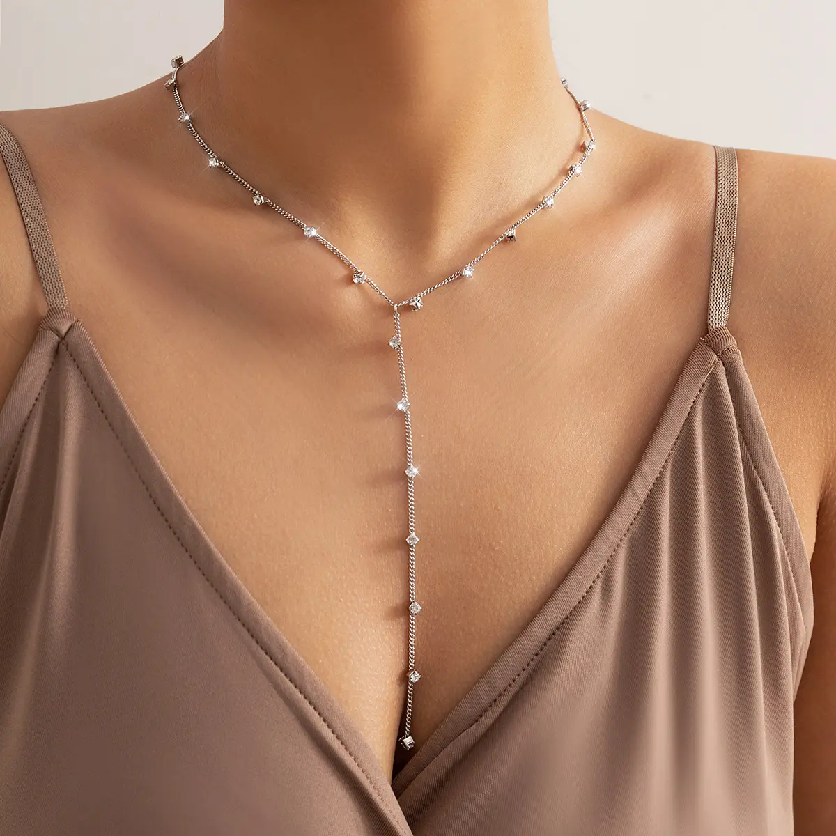 Leichte Luxus Sexy intellektuelle Senior Mode Strass lange Y-förmige Halskette süße coole Kette Quaste Frauen Halskette