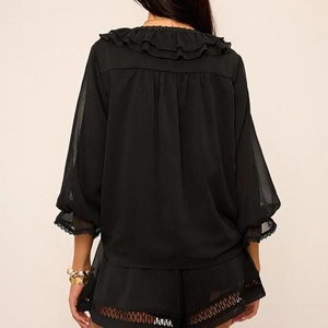 เสื้อแฟชั่นลำลองสไตล์สปริงผ้าออร์แกนซ่าสำหรับผู้หญิง ตกแต่งแบบเลเยอร์ คอวี แขนยาว โปร่งแสง รับผลิตแบบ OEM - Product Image 2