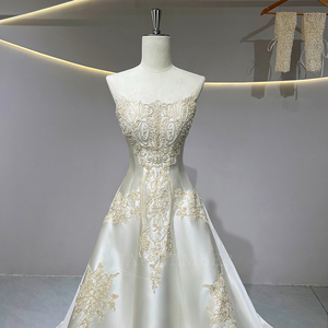 Robe de mariée formelle chic JFH51 en satin brodé avec dentelle, col bateau et nœud surdimensionné - Product Image 4