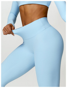 Set Abbigliamento <span class=keywords><strong>Sportivo</strong></span> Personalizzato da Fitness con <span class=keywords><strong>Reggiseno</strong></span> <span class=keywords><strong>Sportivo</strong></span> e Leggings da Yoga Completo da Palestra e Pantaloncini da Yoga <span class=keywords><strong>Senza</strong></span> <span class=keywords><strong>Cuciture</strong></span> da Donna - Product Image 6