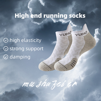 Chaussettes de course mi-mollet personnalisées respirantes à séchage rapide pour la randonnée Marathon Sports-Motif 3D de l'équipage tricoté pour le printemps