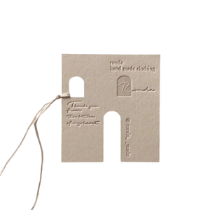 Étiquettes volantes en papier cartonné de qualité supérieure étiquettes de vêtements en papier épais étiquettes de marque de vêtement imprimées personnalisées prix de gros en vrac - Product Image 5