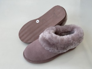 ODM OEM <span class=keywords><strong>Pantoufles</strong></span> d'hiver en fourrure d'agneau pour femmes avec mousse à mémoire de forme, bottes de neige antidérapantes - Product Image 5