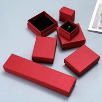 Boîte d'emballage de bijoux en carton kraft personnalisée à faible MOQ, logo imprimé, étuis pour boucles d'oreilles, bracelets, colliers, bagues pour offrir en cadeau