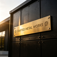 Plaque murale en métal élégante en laiton et aluminium avec texte personnalisé pour la décoration intérieure de clubs privés