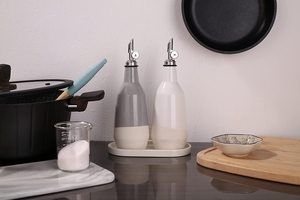 Dispenser moderno per olio e aceto con beccuccio in metallo e vassoio versatore pesante <span class=keywords><strong>da</strong></span> cucina Dispenser per bottiglie in ceramica <span class=keywords><strong>Set</strong></span> di 2 - Product Image 5