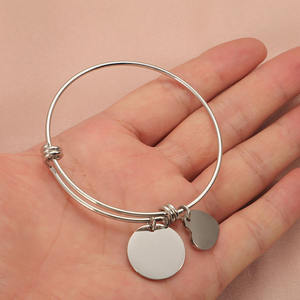 Brazalete Circular con Corazón Retráctil YiLove para Mujer, Chapado en Oro de 18K, Acero Inoxidable, Moderno, Grabado Láser con Mensaje de Amor y <span class=keywords><strong>Amistad</strong></span> - Product Image 5
