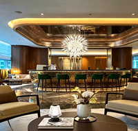 Comptoir de bar en acier inoxydable doublement incurvé de luxe pour hôtels, restaurants et bars lounge