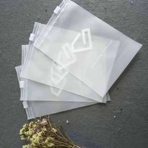 Directo de fábrica, OEM, venta al por mayor, bolsa de embalaje de ropa personalizada, embalaje de camiseta de plástico con bolsas de almacenamiento con cremallera ajustables - Product Image 5