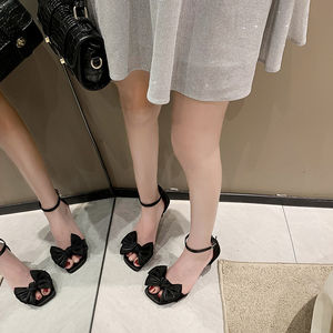 Été 2025 Nouvelles <span class=keywords><strong>sandales</strong></span> européennes et américaines polyvalentes à tête carrée avec nœud noir pour femmes, talons hauts pour femmes - Product Image 6