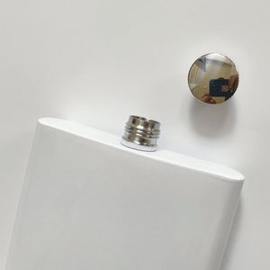 Botella de Agua Portátil de Acero Inoxidable Blanca de 8oz con Recubrimiento para Sublimación, Logotipo Personalizado, Regalo de Viaje - Product Image 3