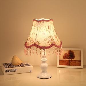 Lámpara de Mesa LED Moderna Minimalista de Estilo Europeo, Luz Cálida Ajustable para Lactancia, Diseño Creativo Festivo, Voltaje de Entrada de 5V - Product Image 3