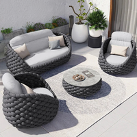 Ensemble de canapés d'extérieur de luxe léger pour jardins, résistant au soleil et à l'eau, le premier choix pour les cours de villas et les piscines