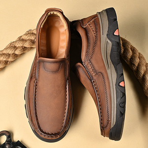 Mocassins pour hommes en cuir PU, style rétro britannique, à motif uni, doublure en peluche, semelle en caoutchouc, chaussures décontractées tendance - Product Image 3