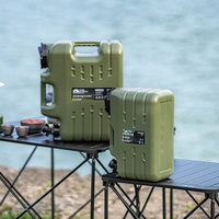Mugaodi Seau à eau portable en plastique vert armée Conteneur à eau pliable pour le camping, la randonnée et la pêche en plein air