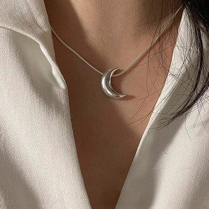 Collar de plata de ley S925 con forma de luna para mujer, colgante minimalista de moda, joyería elegante para uso diario - Product Image 5