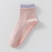 OEM Custom Made Gym Trainer Chaussettes de sport en coton avec poignets côtelés antidérapants Grip collant sans couture Yoga Compression Chaussettes Pilates tricotées