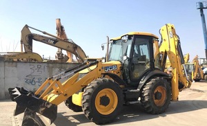 Chargeuse-pelleteuse multifonction hydraulique d'occasion JCB 4CX 4WD d'origine britannique pour travaux municipaux, agricoles et terrassement - Product Image 4