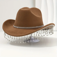 Chapeau de cowboy bohème noir en gros avec double frange de strass, idéal pour les festivals de musique gothiques et les fêtes personnalisées pour femmes