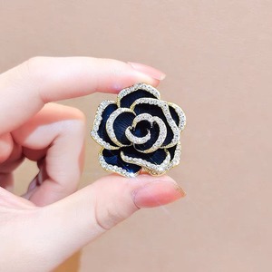 Spilla di fiori di camelia raffinata alla moda spilla di perle squisite spilla in stile donna elegante e minimalista spilla di diamanti - Product Image 1