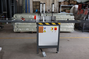 Machine de découpe d'angles en aluminium et d'acier inoxydable pour portes et profilés à 45 et 90 degrés - Product Image 6