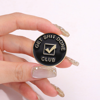 Vente en gros Obtenez Merde Fait Club Émail Pin Phrases Drôles Motivation Signe Broche Revers Sac À Dos Badge Bijoux Cadeau pour Employé