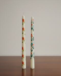 Ensemble de 2 bougies coniques sans fumée en cire de soja, peintes à la main, motif jardin de fleurs sauvages et lavande, pour la décoration intérieure, les mariages, les anniversaires et Noël - Product Image 4