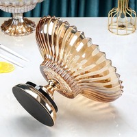Bol à pied en verre irisé coloré, festonné et côtelé, pour servir des fruits, des desserts, des bonbons, décoration de table et de maison