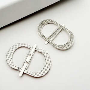 Vente en gros d'emblèmes métalliques pour sacs de créateurs, logos de créateurs, étiquettes en alliage, étiquettes métalliques pour sacs et vêtements - Product Image 4