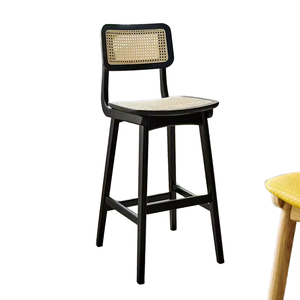 Chaise haute de bar antique en rotin tressé avec structure en bois massif durable et moderne pour la maison, le bar, l'hôtel, le café, le restaurant - Product Image 1